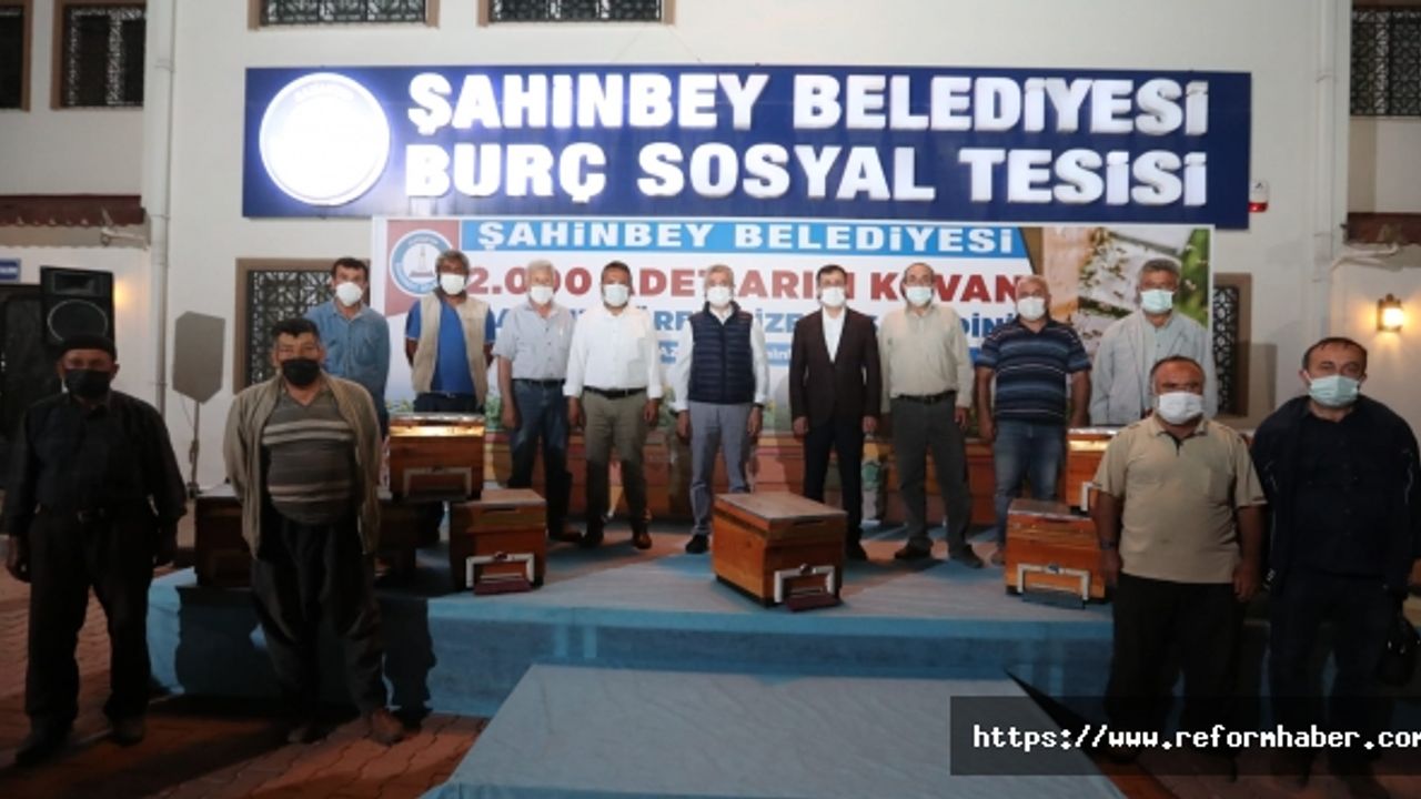 ŞAHİNBEY BELEDİYESİ’NDEN ARICILARA ARILI KOVAN HEDİYESİ..