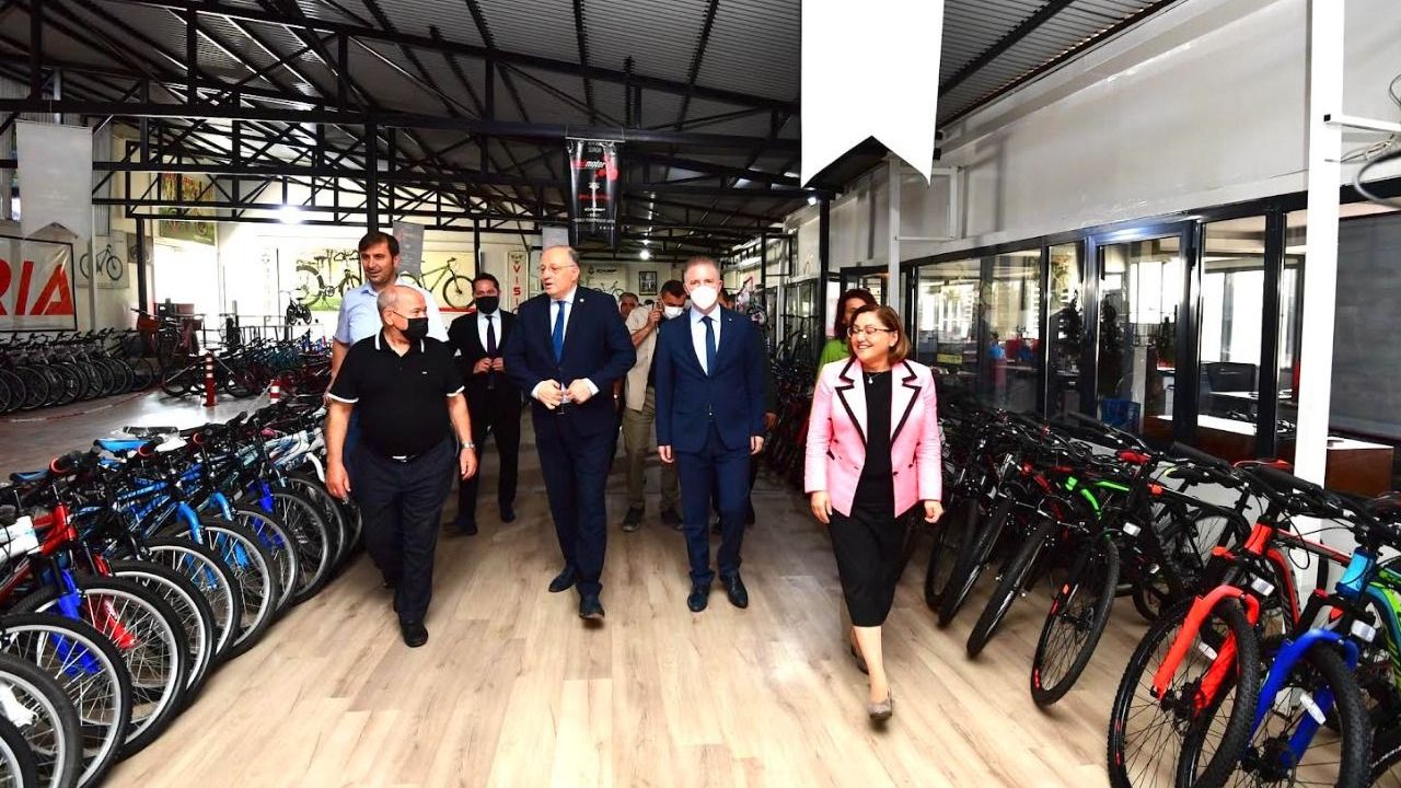 Vali Gül ve Fatma Şahin bisiklet sektörünü ziyaret etti