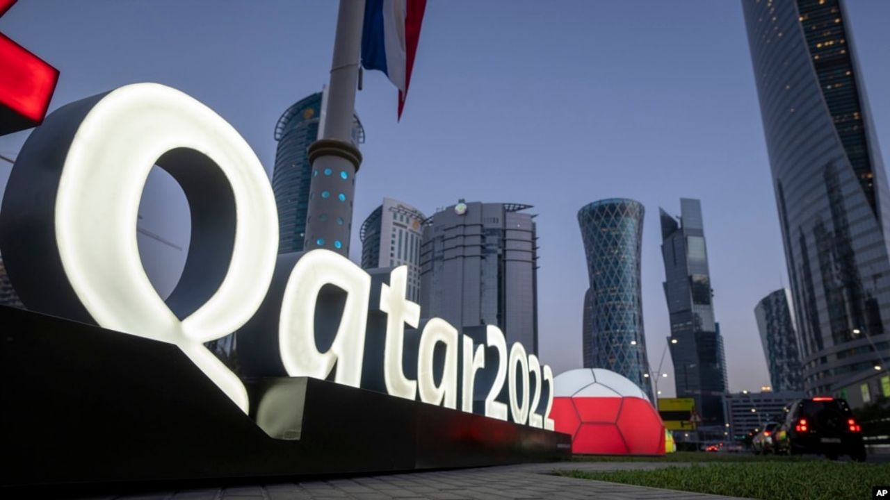 Katar Dünya Kupası İçin Bazı Kuralları Esnetiyor: Alkol, suç...