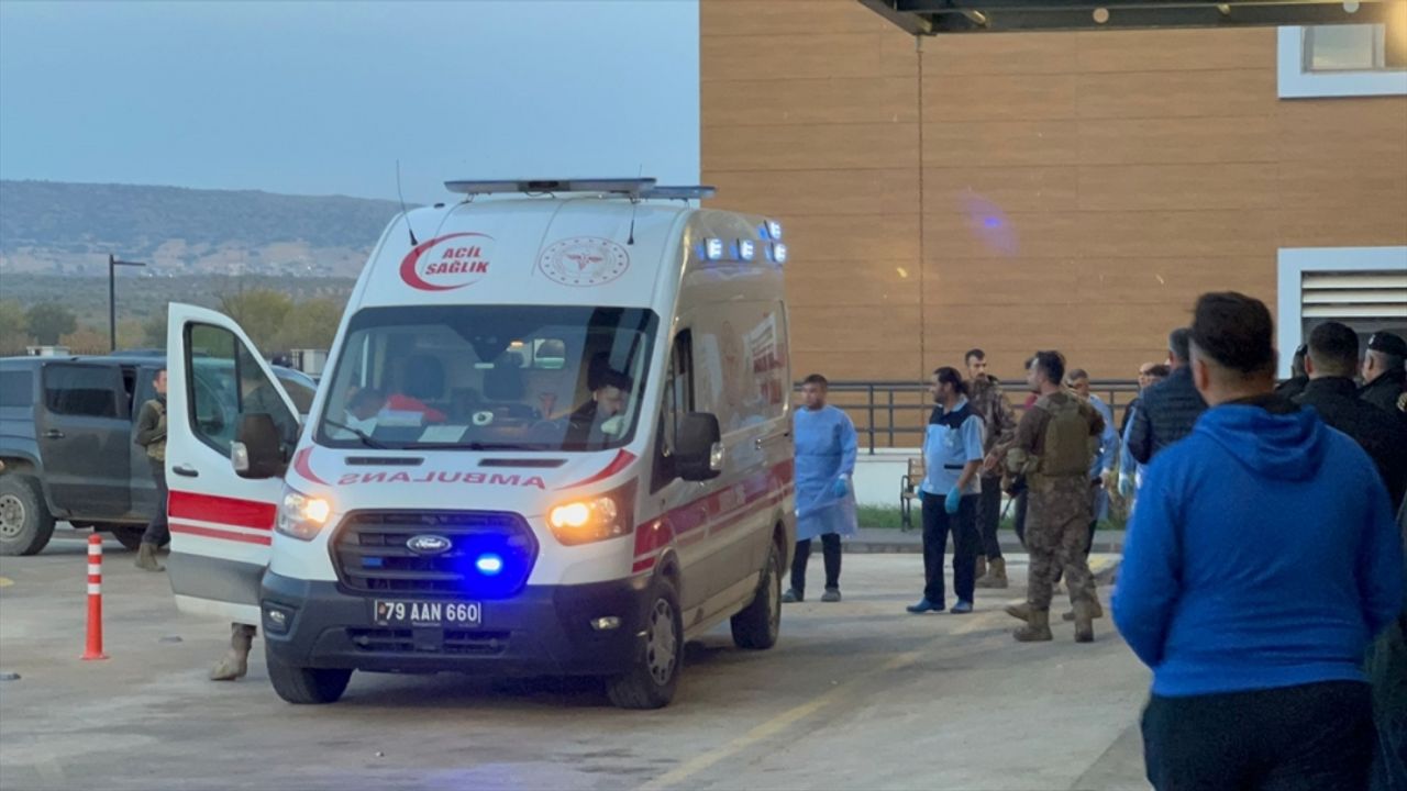 Kilis'te sınır kapısı bölgesine roketli saldırıda 1 asker ve 4 polis yaralandı