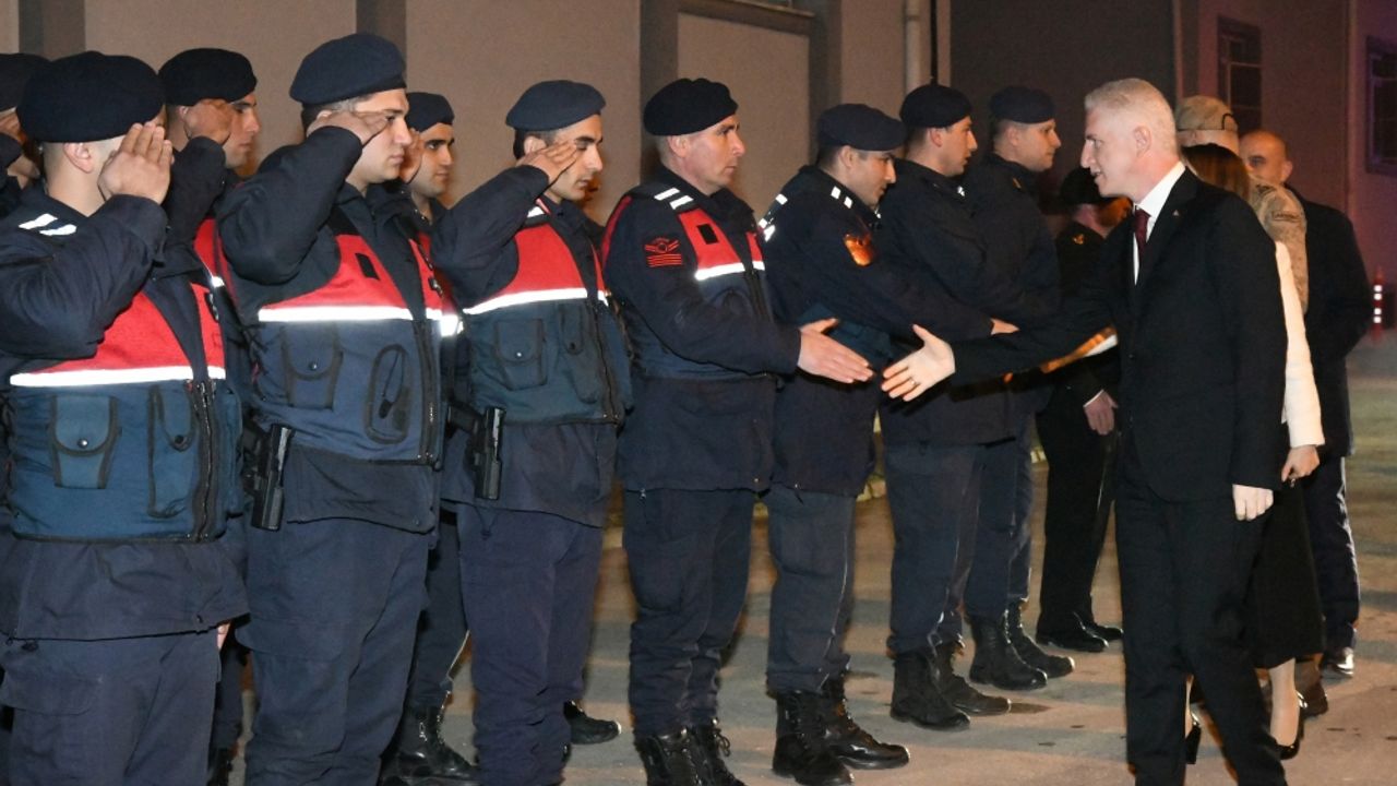 Gaziantep Valisi Gül, yeni yılı görev başında karşılayan personeli ziyaret etti