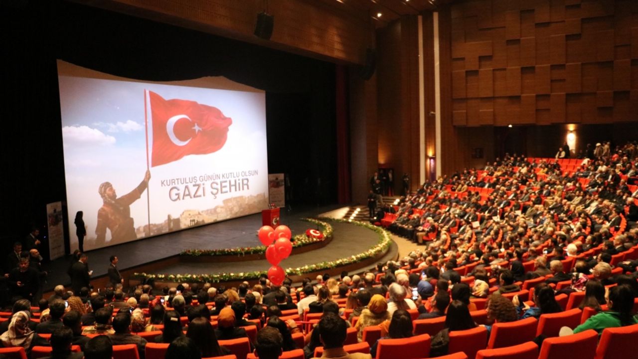 Gaziantep'in düşman işgalinden kurtuluşunun 101. yıIı törenle kutlandı