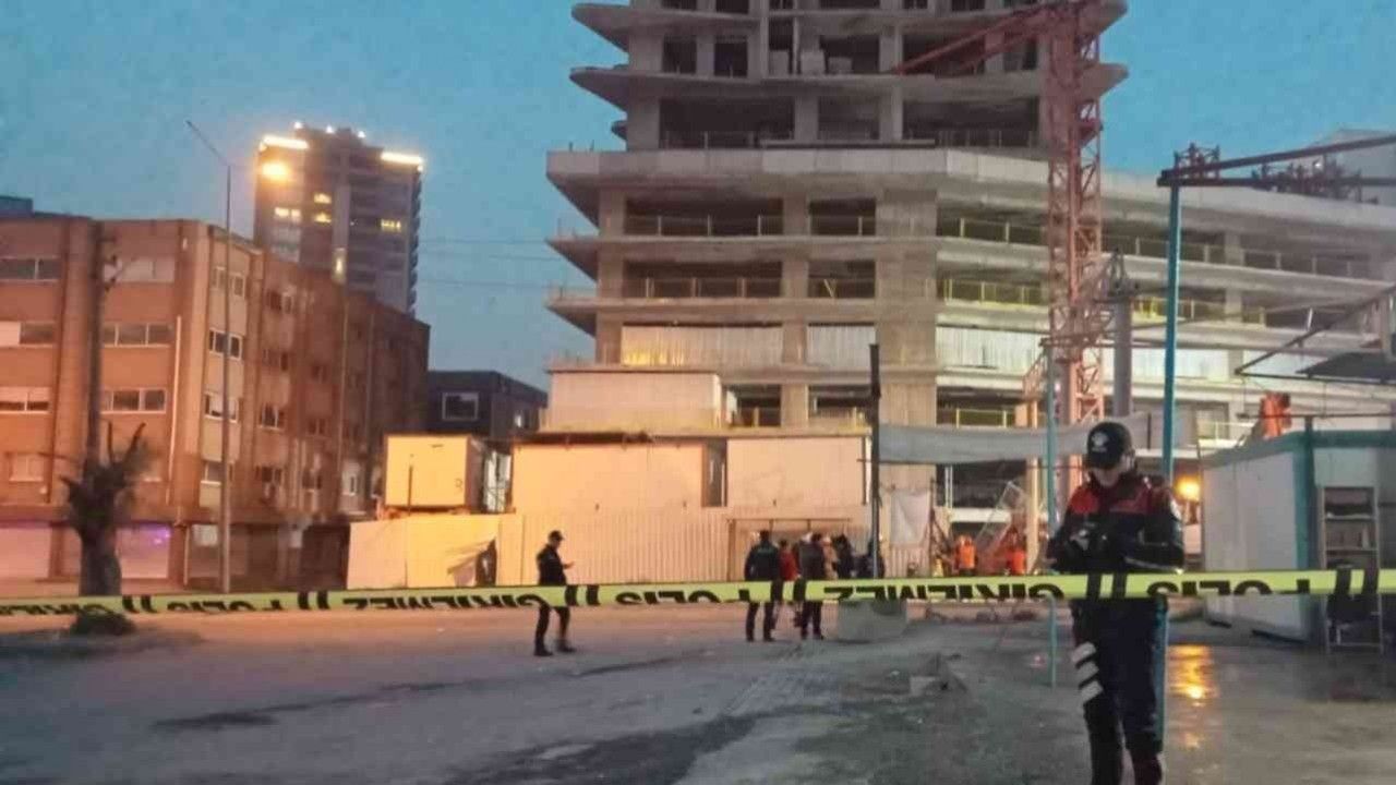 İzmir’de inşaatın kule vinci devrildi: 5 ölü, 2 yaralı