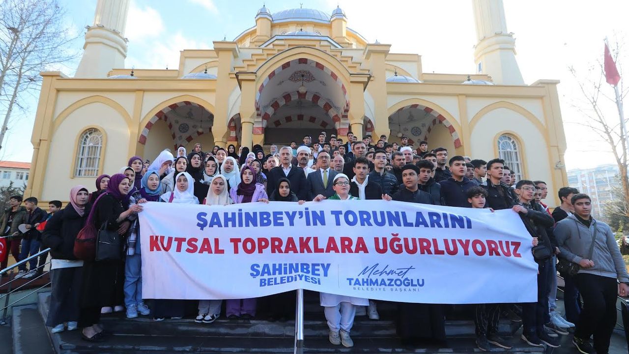 Şahinbey Belediyesi 5. Kafilesi İle 759 Öğrenciyi Umre’ye Uğurladı