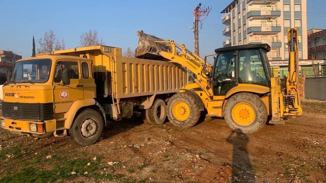 Nizip'te Belediye ekipleri yoğun çalışıyor