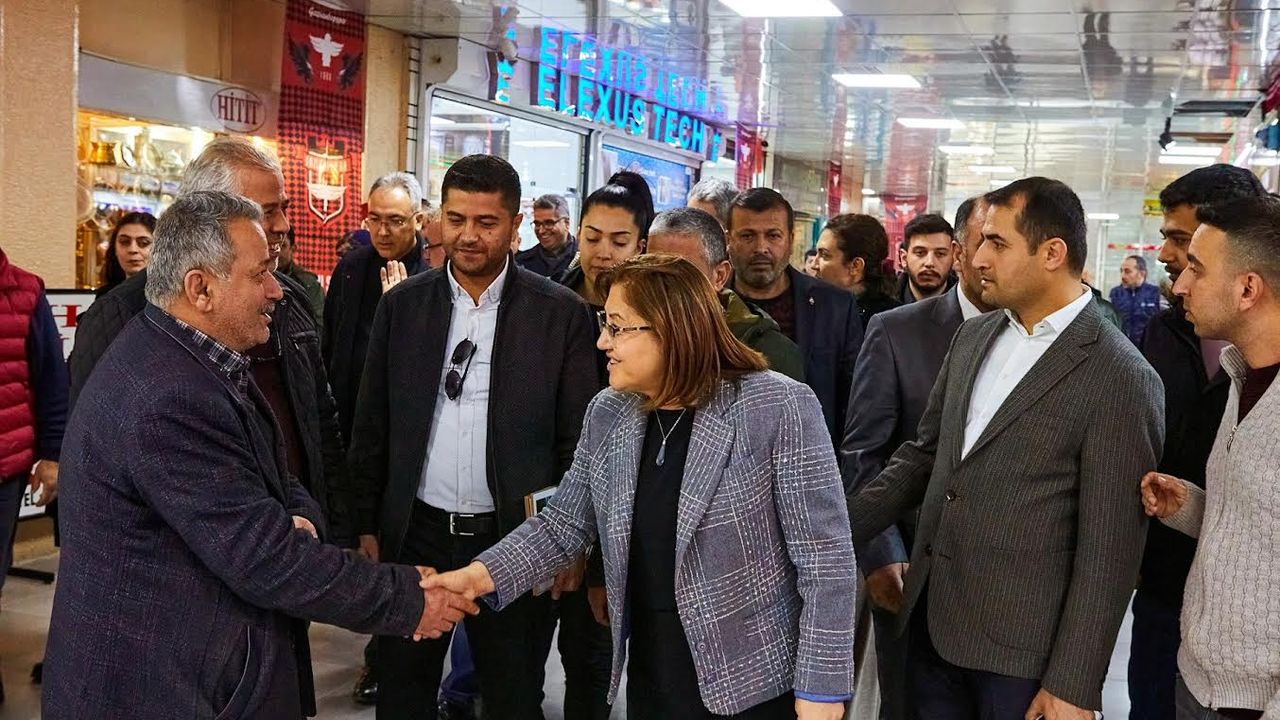 Başkan Fatma Şahin, Yenilenen Belediye Pasajı’nı Ziyaret Etti