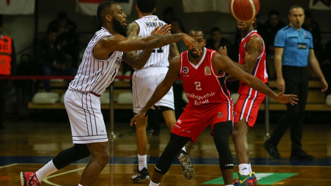 İlk devrenin son maçında Gaziantep Basketbol, Bursa deplasmanından eli boş dönüyor