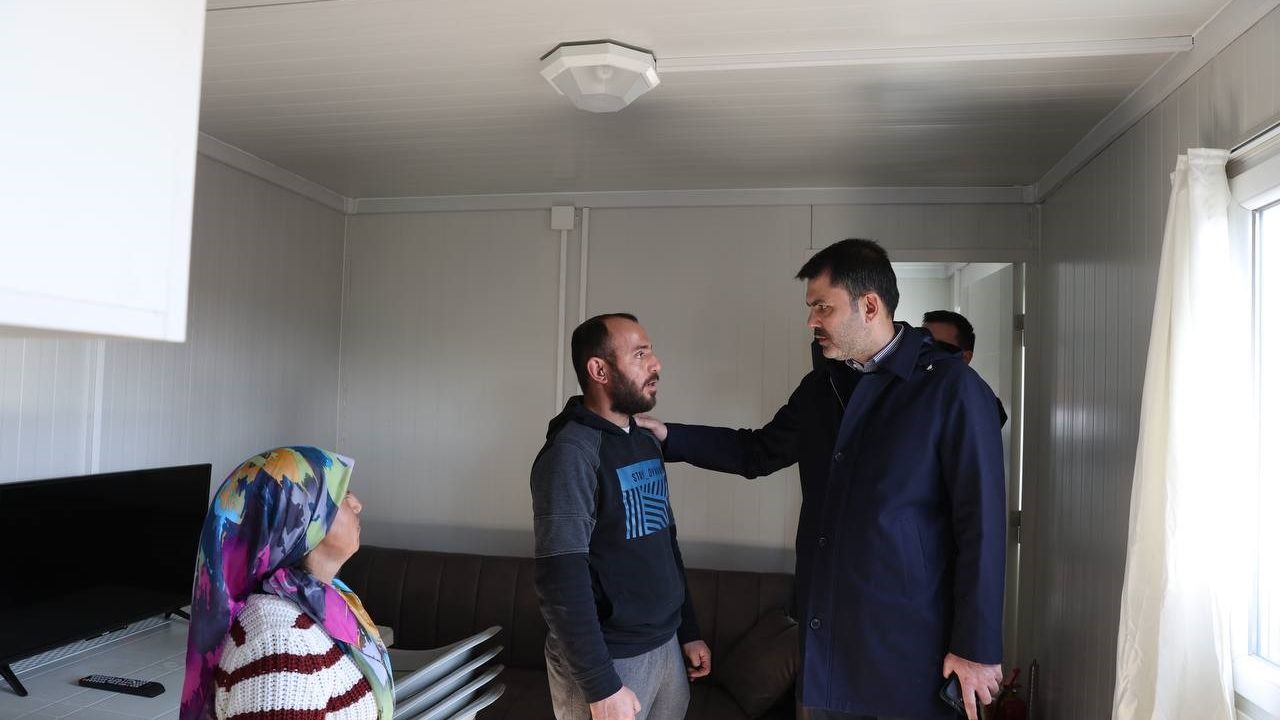 Bakan Kurum, Gaziantep'te konteyner kentte yaşayan depremzedeleri ziyaret etti