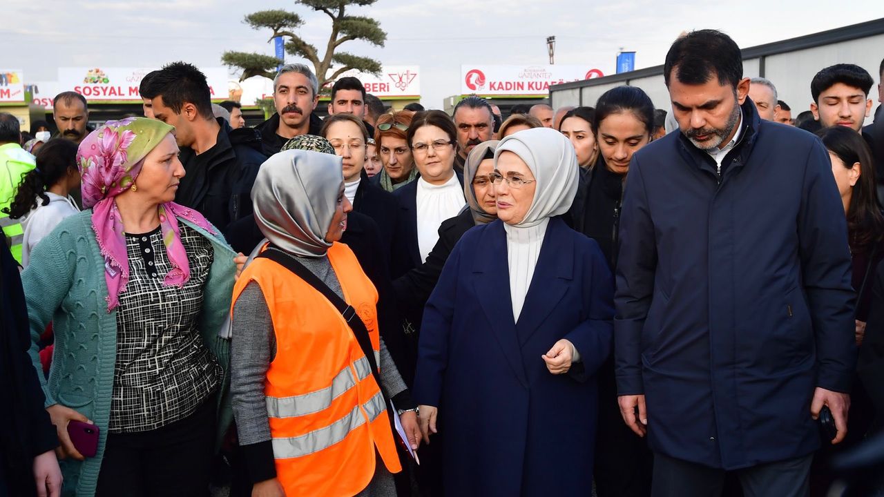 Emine Erdoğan, BM Habitat İcra Direktörü Sharif ile deprem bölgesi Nurdağı ve İslahiye'de