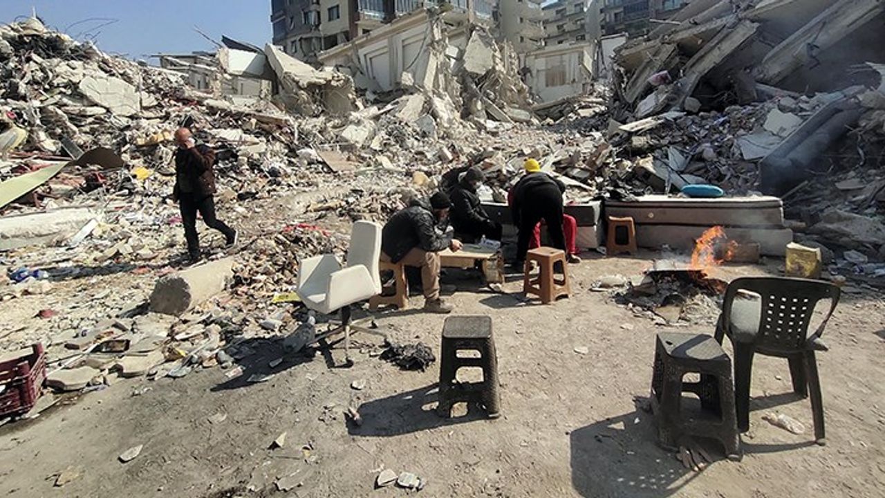 Gaziantep'te ağır hasarlı binalardan eşya alımı durduruldu