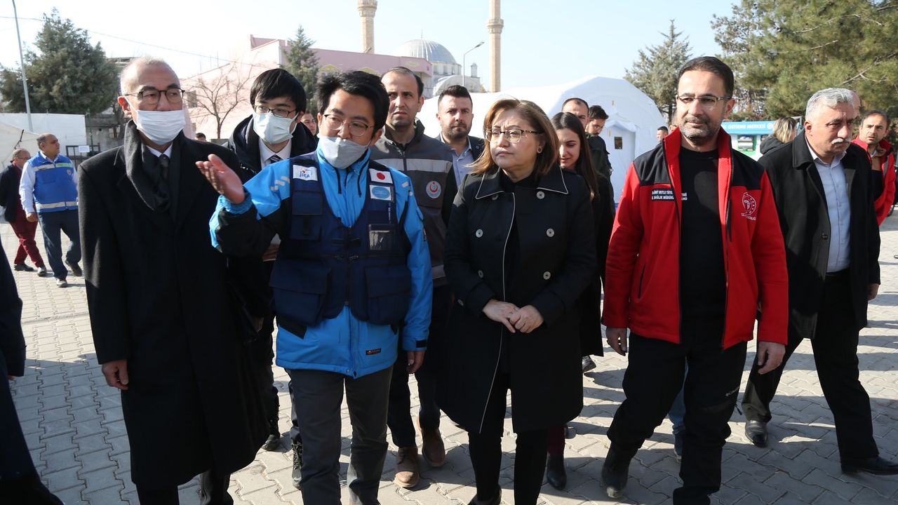 Gaziantep Büyükşehir Belediye Başkanı Şahin ve Büyükelçi Suziki'den, Japon sahra hastanesini ziyaret
