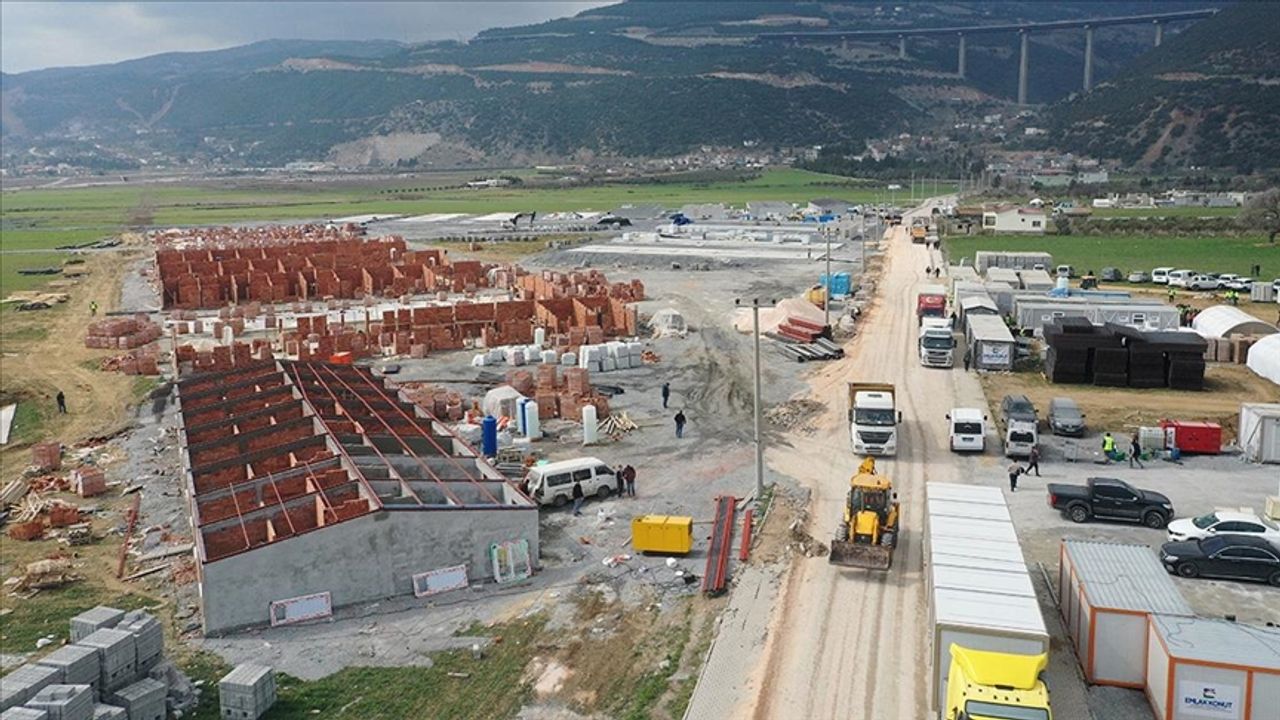 Gaziantep Nurdağı'nda kurulacak geçici barınma alanlarında çalışmalar sürüyor