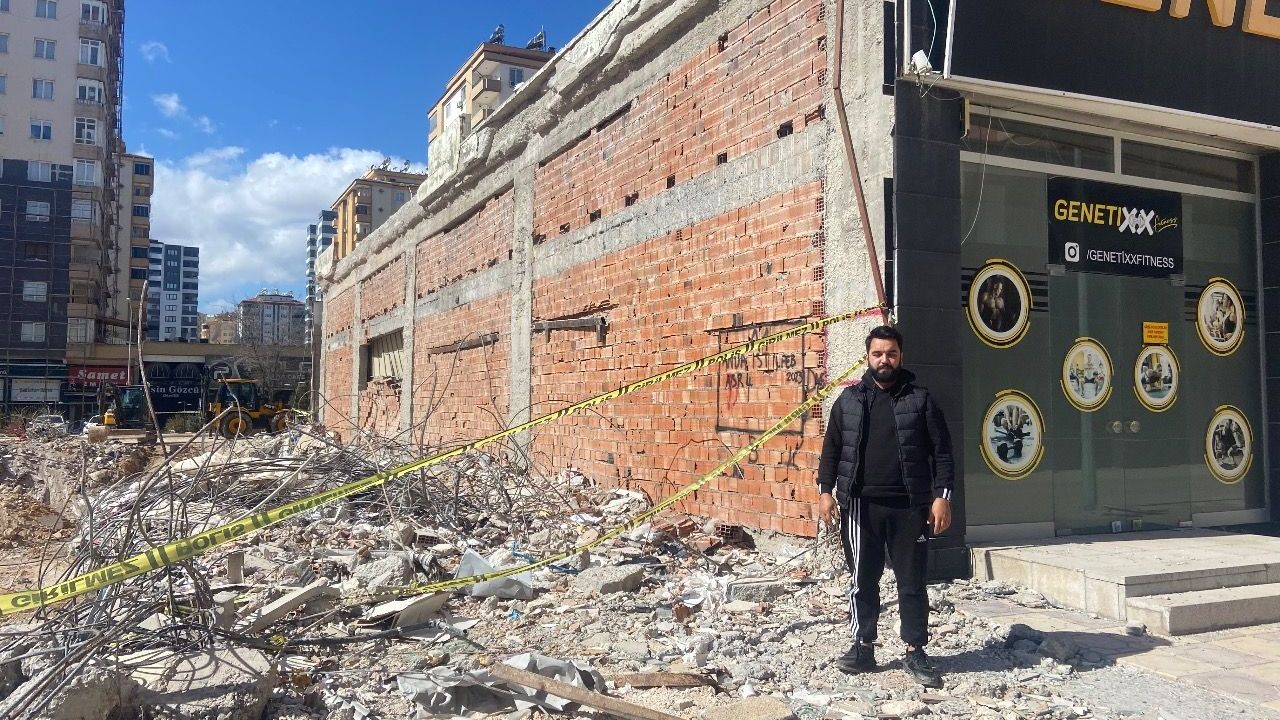 Gaziantep’te depremde yıkılan Emre Apartmanı’nda iş yeri bulunan esnaf: Ne olacak bizim halimiz?