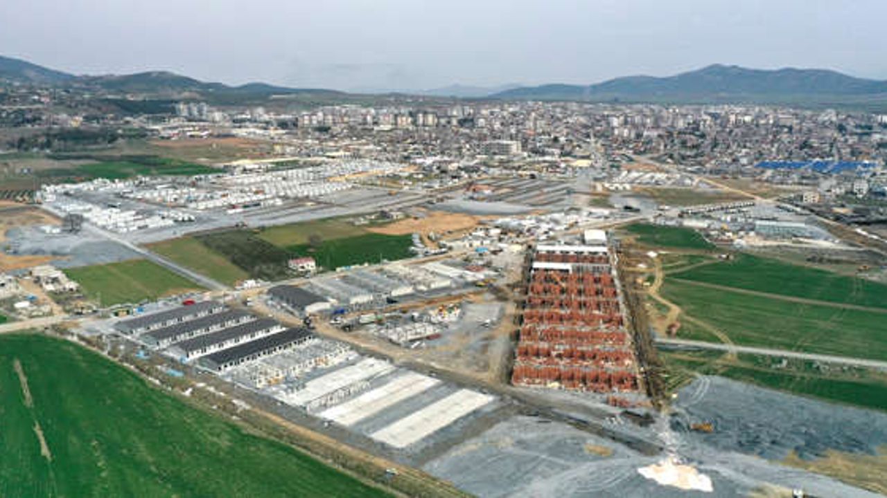 Gaziantep Nurdağı'ndaki geçici barınma merkezinin yapım aşamaları kayıt altına alındı