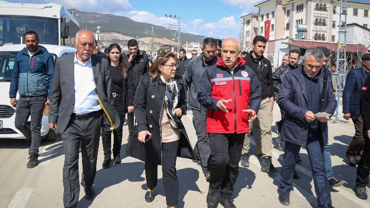 Tarım ve Orman Bakanı Kirişçi Gaziantep'te deprem bölgesinde