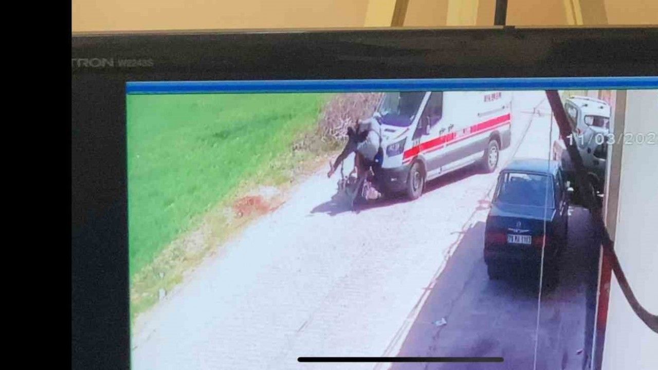 Kilis’te ambulans ile motosiklet çarpıştı: 2 yaralı