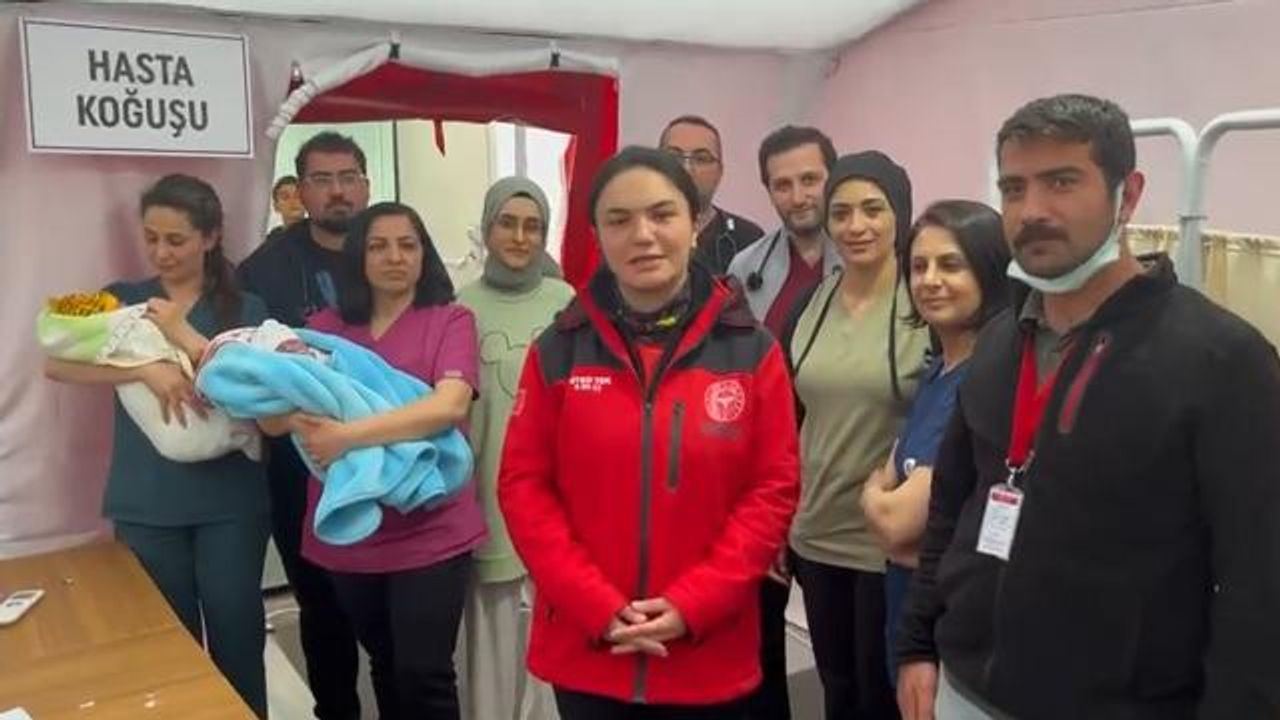 Depremin etkilediği Gaziantep Nurdağı'ndaki sahra hastanesinde iki bebek dünyaya geldi