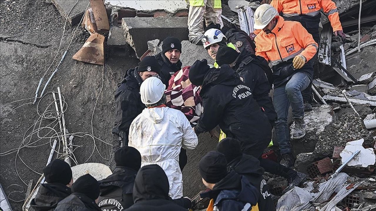Gaziantep’e deprem için görevli gelen Emniyet Müdürü gözaltına alındı