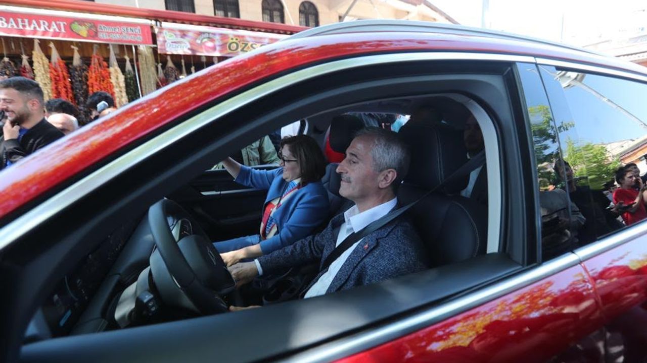 Başkan Tahmazoğlu, Türkiye’nin İlk Milli Otomobili TOGG’u Kullandı