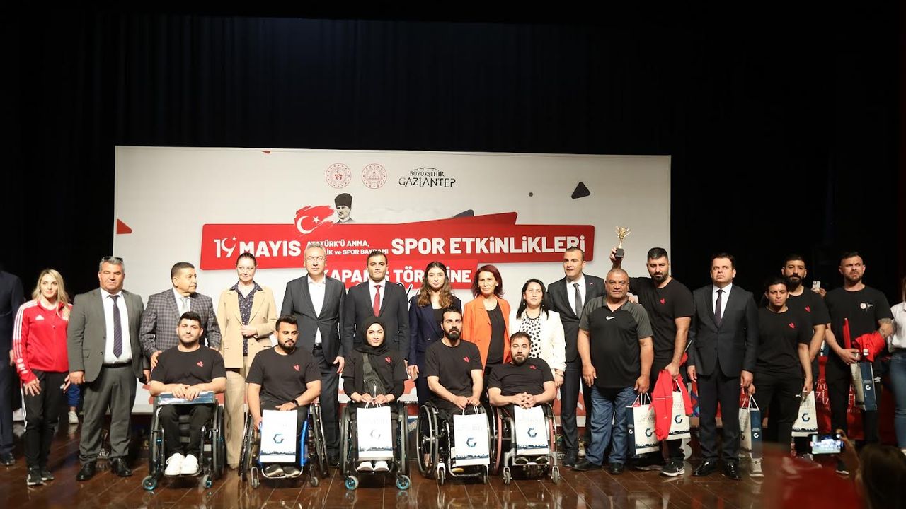 Büyükşehir, 19 Branşta Toplam 742 Sporcu Genci Ödüllendirdi