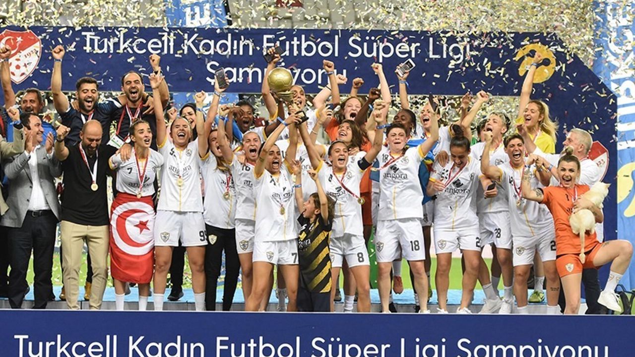 Turkcell Kadın Futbol Süper Ligi’nde çeyrek finale yükselen takımlar belli oldu