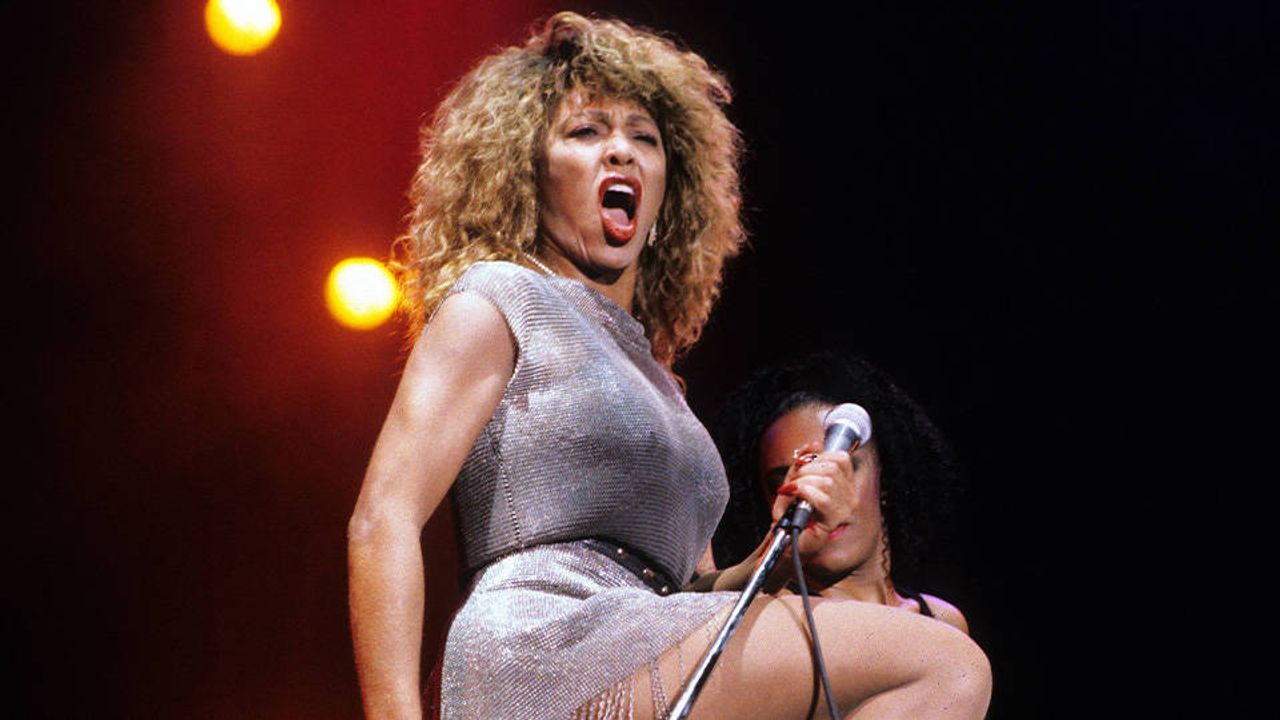 Dünyaca ünlü şarkıcı Tina Turner, yaşamını yitirdi