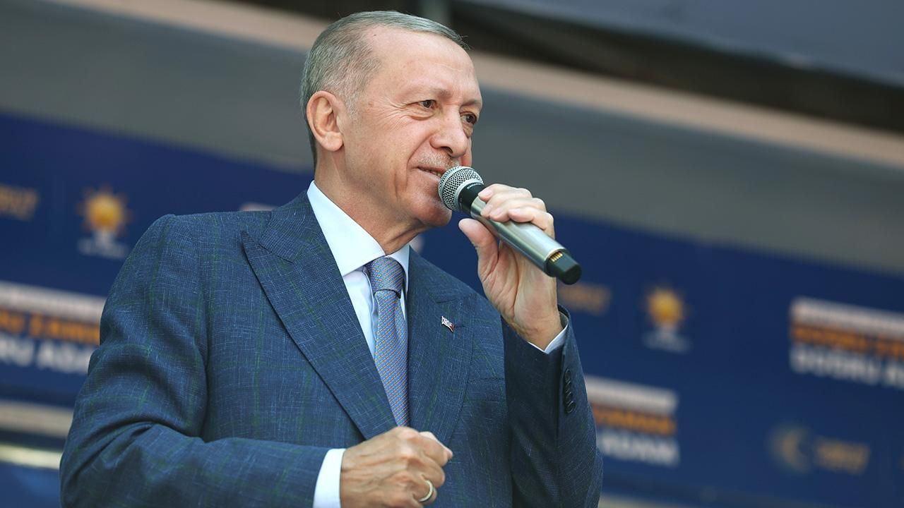 Cumhurbaşkanı Recep Tayyip Erdoğan:”Batıdaki tetikçi medya kuruluşları Erdoğan’a niye saldırıyor? Çünkü Erdoğan ülkesini onlara satmadı”