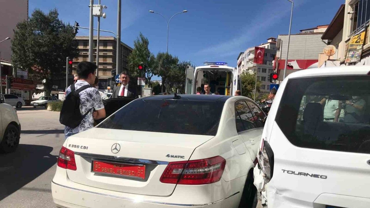 MHP Genel Başkan Yardımcısı Yönter’in Koruma Aracı Kaza Yaptı