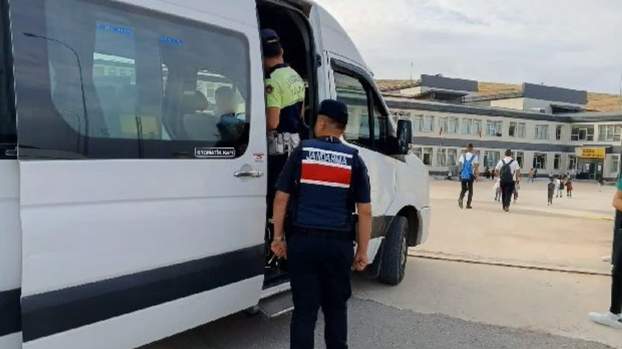 Gaziantep'te Jandarma Okul Servislerini Denetledi