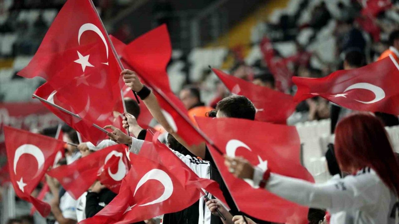 Beşiktaş’ta galibiyete rağmen ‘istifa’ sesleri