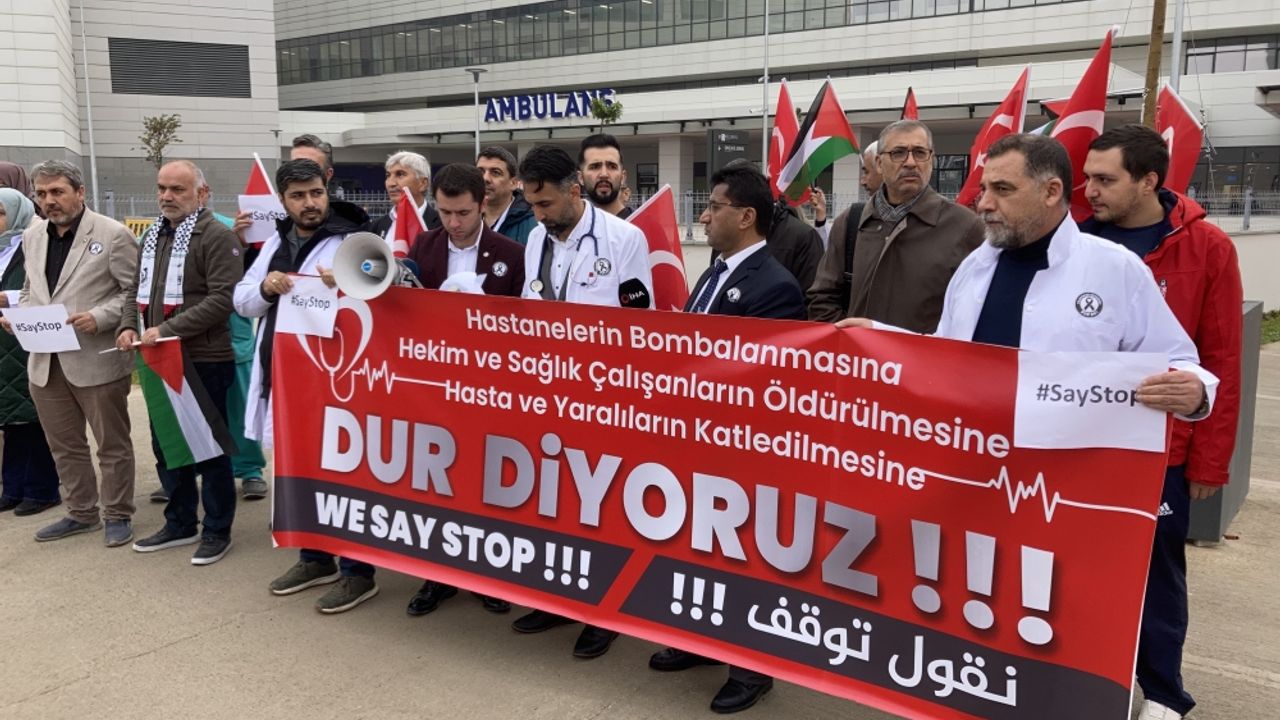 Gaziantep'te, İsrail'in saldırıları sağlıkçılar tarafından protesto edildi
