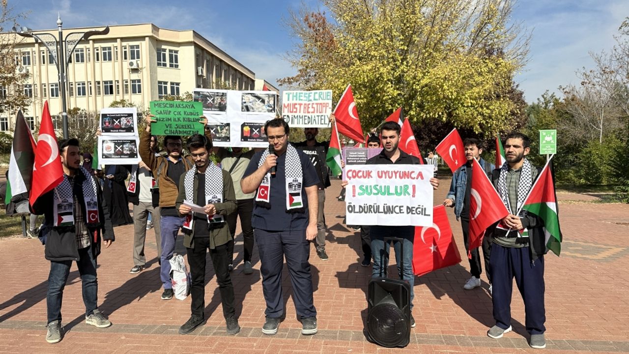 Gaziantep'te üniversiteli öğrencilerden  İsrail'e tepki