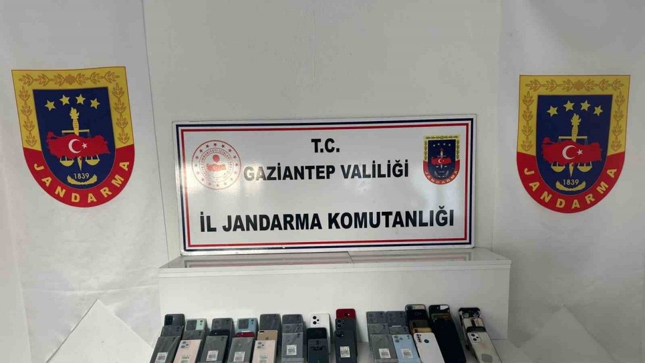 Gaziantep’te 867 bin TL değerinde kaçak telefon ele geçirildi