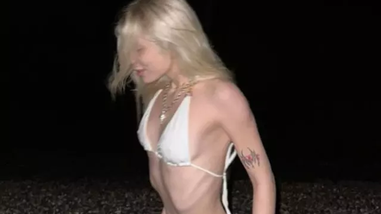 Aleyna Tilki bikinili pozlarını peş peşe paylaştı!