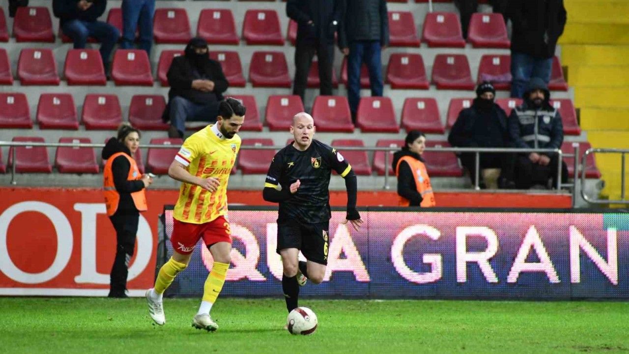 Kayserispor maçın uzatma dakikasında yıkıldı! Kayserispor : 0 - İstanbulspor: 1 (Maç Sonucu)