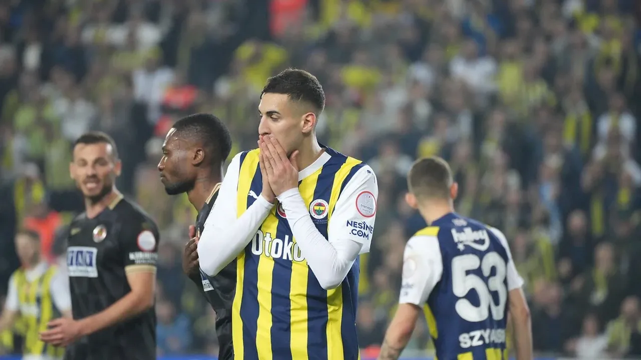 Kanarya liderliği Galatasaray'a kaptırdı! Fenerbahçe, Alanyaspor karşısında iki puan bıraktı