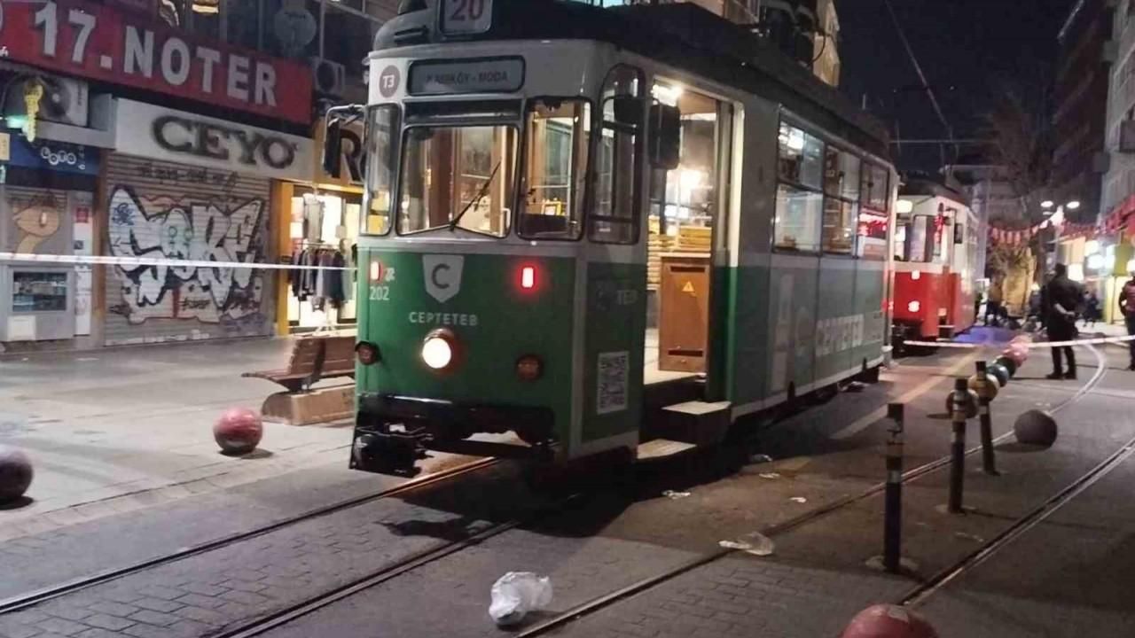 Feci ölüm: Torununu kurtarmak isterken tramvayın altında kaldı