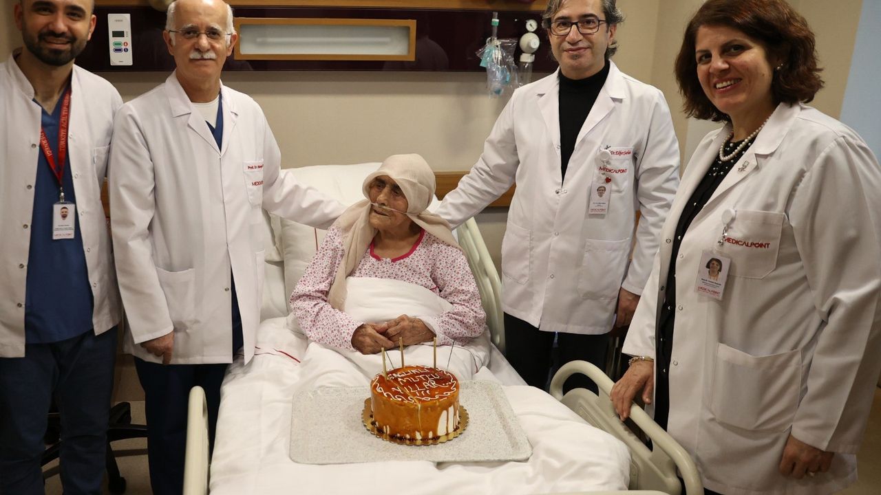 Gaziantepli 111 yaşındaki Hatice Nine Medical Point’te Hayata Tutundu.