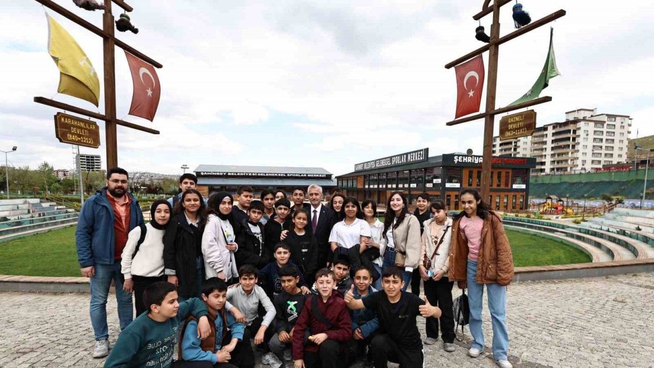 Başkan Tahmazoğlu, Geleneksel Sporlar Merkezi’nde gençlerle buluştu