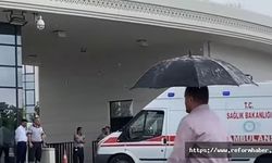 Sağlık Bakanlığı önünde şoför kendisini ambulansa kilitledi