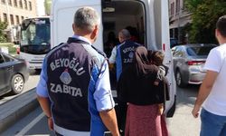 Çöpten yemek yeme numarası yapan dilenciler böyle yakalandı
