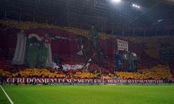 Galatasaray taraftarından Cumhuriyetin 100. yılına özel koreografi