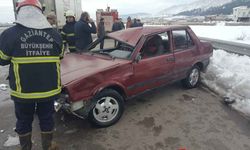 Gaziantep'te devrilen otomobildeki 2 kişi yaralandı