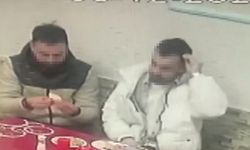 Para ödememek için saçını koparıp yemeğe koydu, o anlar kameralara yansıdı