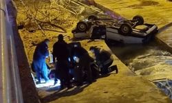 İlginç bir kaza: Gaziantep’te otomobil dereye uçtu: 2 yaralı