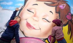 Çadır kentin çocukları hayallerini duvarlara grafitiyle yansıtıyor