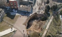 Gaziantep’te deprem sonrası dev obruk oluştu
