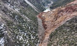 İslahiye'de depremin ardından heyelanla kapanan yolda inceleme sürüyor