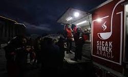 Gaziantep ve Malatya'da hayırseverlerce depremzedelere gıda dağıtıldı