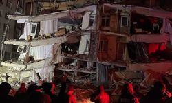 Hatay’da 6.4’lük depremde yıkılan binada arama kurtarma çalışması başlatıldı
